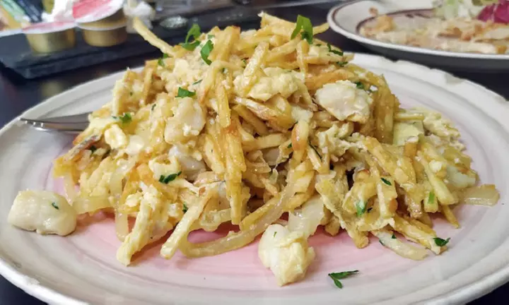 Menú portugués para 2 o 4 personas con 3 o 6 platos, 4 u 8 bebidas y 1 o 2 postres - Primary Image