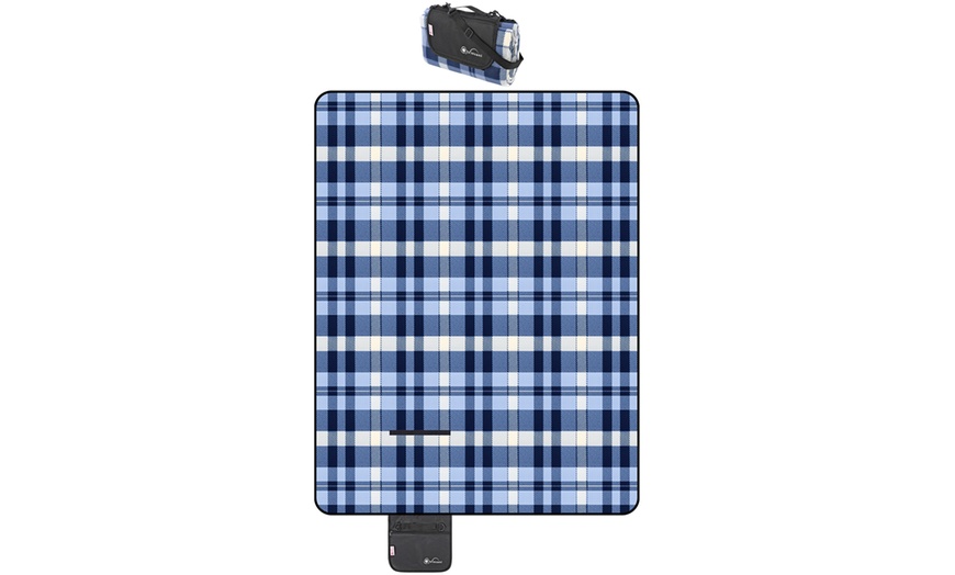 Image 26: Folding Picnic Rug Mat with Carry Handle