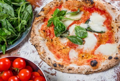 Menu con pizza, patate fritte e bevanda per 2 o 3 persone al ristorante La Fornarina di Zio Melo. Asporto o domicilio