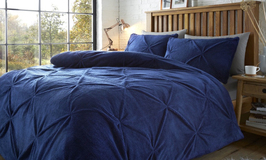 Image 13: Pintuck Teddy Fleece Duvet Set