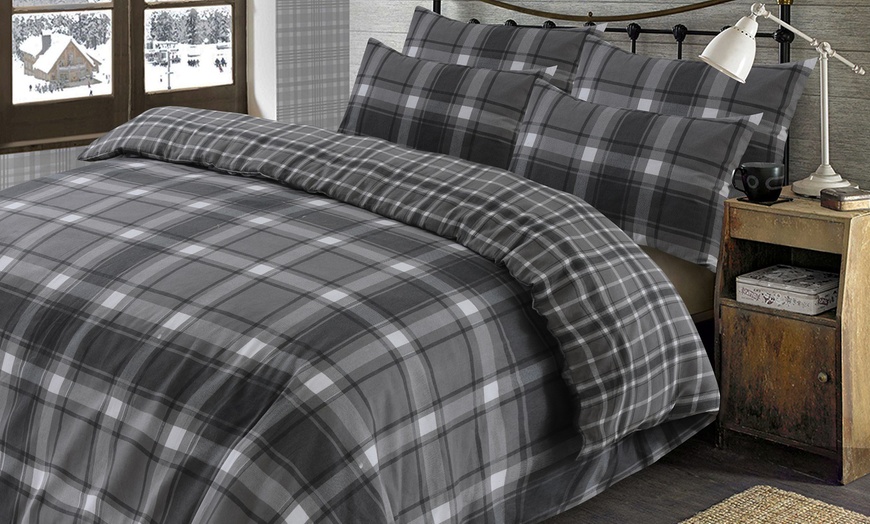 Image 1: Reversible Check Cotton Duvet Set