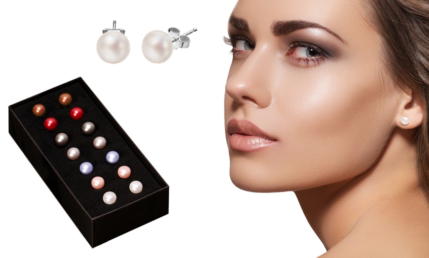 Image 1: Pearl Studs Set