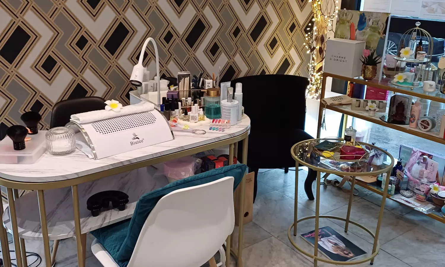 Pose de vernis semi-permanent mains et pieds en option à Paris