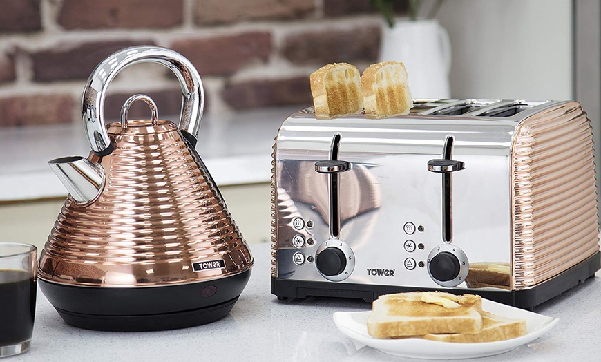 Image 9: Tower Kettle with Toaster