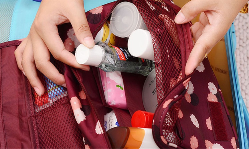 Image 4: Portable Hanging Toiletries Travel Storage Bag


