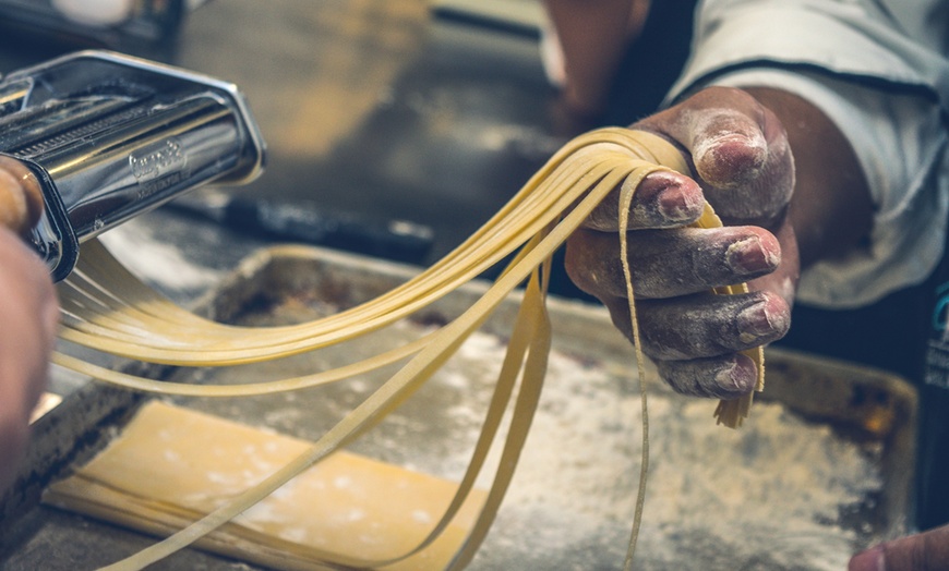 Image 4: ¡Aprende a cocinar! La buena paella o la cocina italiana a tu alcance