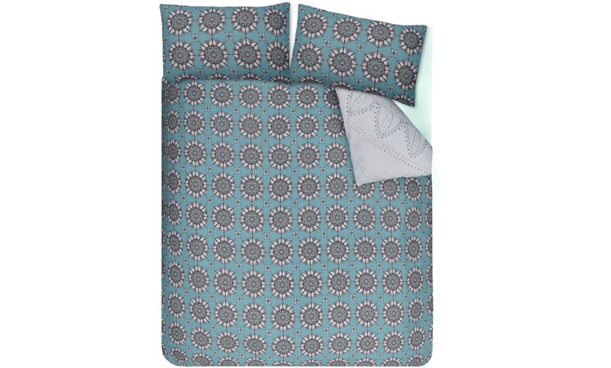 Image 3: Elephant Mandala Design Reversible Duvet Set