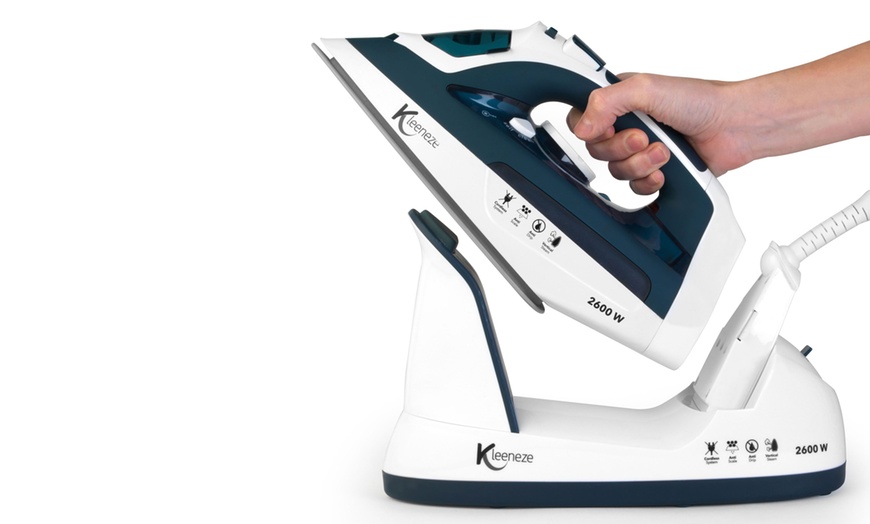 Image 8: Kleeneze Cordless Steam Iron
