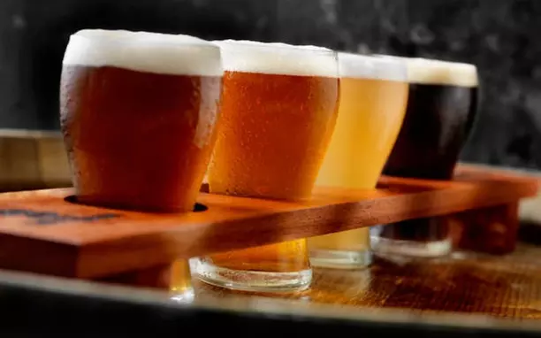 Cata de cerveza artesanal para hasta 4 personas con 6 platos, 6 cervezas y visita guiada en Gastrobar La Fábrica Brewpub - Primary Image