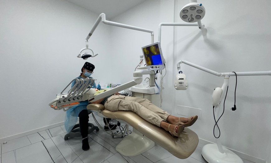 Image 3: Limpieza bucal, fluorización y opción a férula de descarga semirrígida