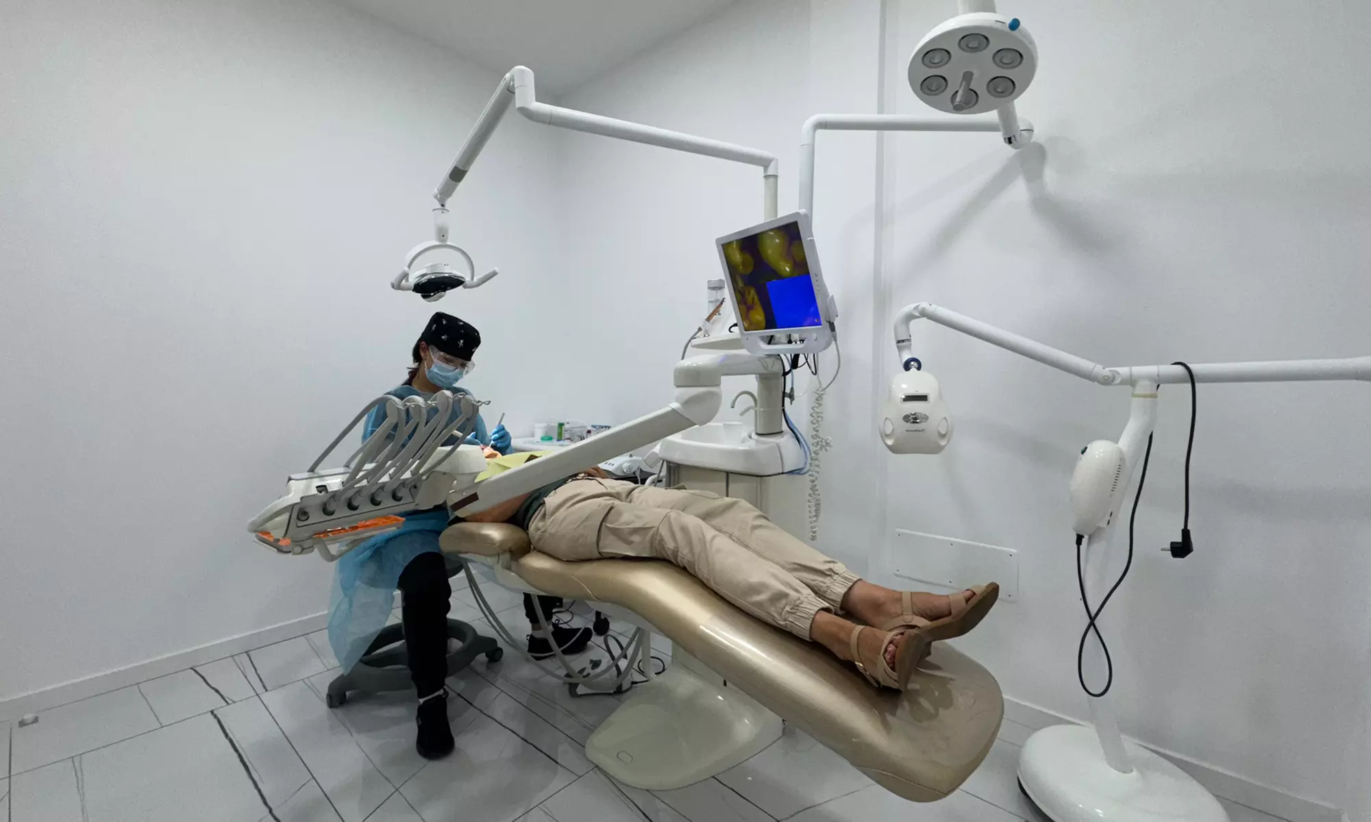 Limpieza bucal, fluorización y opción a férula de descarga semirrígida