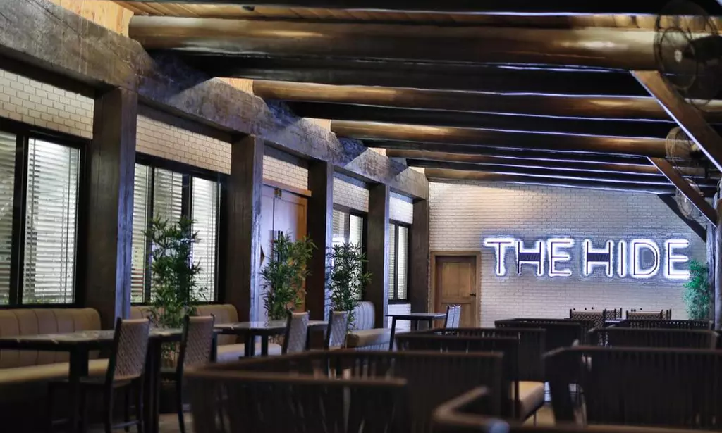 Dive Into Fun: Zoo Entrance with Activity and AED 50/100/200 Voucher