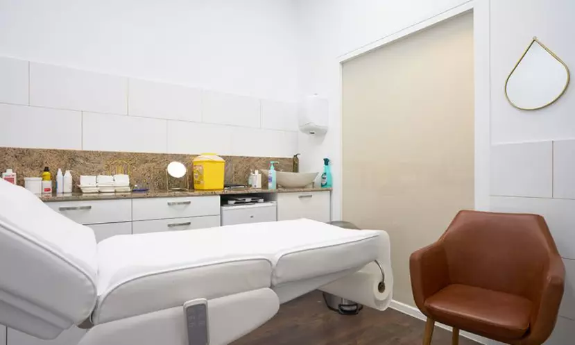 1 o 2 sesiones de exosomas con dermapen en 2 fases para rostro completo con un 55% de descuento para una persona - Second Medium