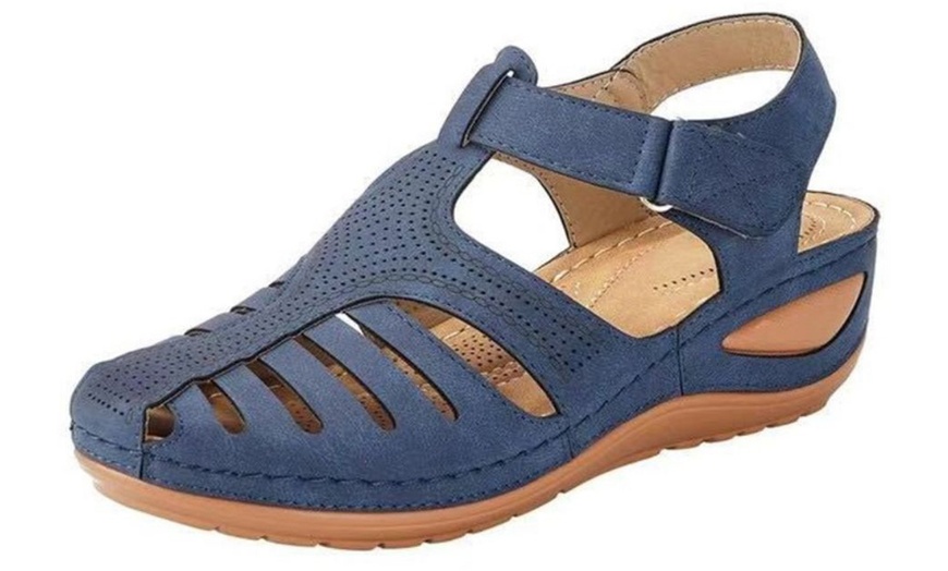 Image 4: Comfortable Round Toe Sandals