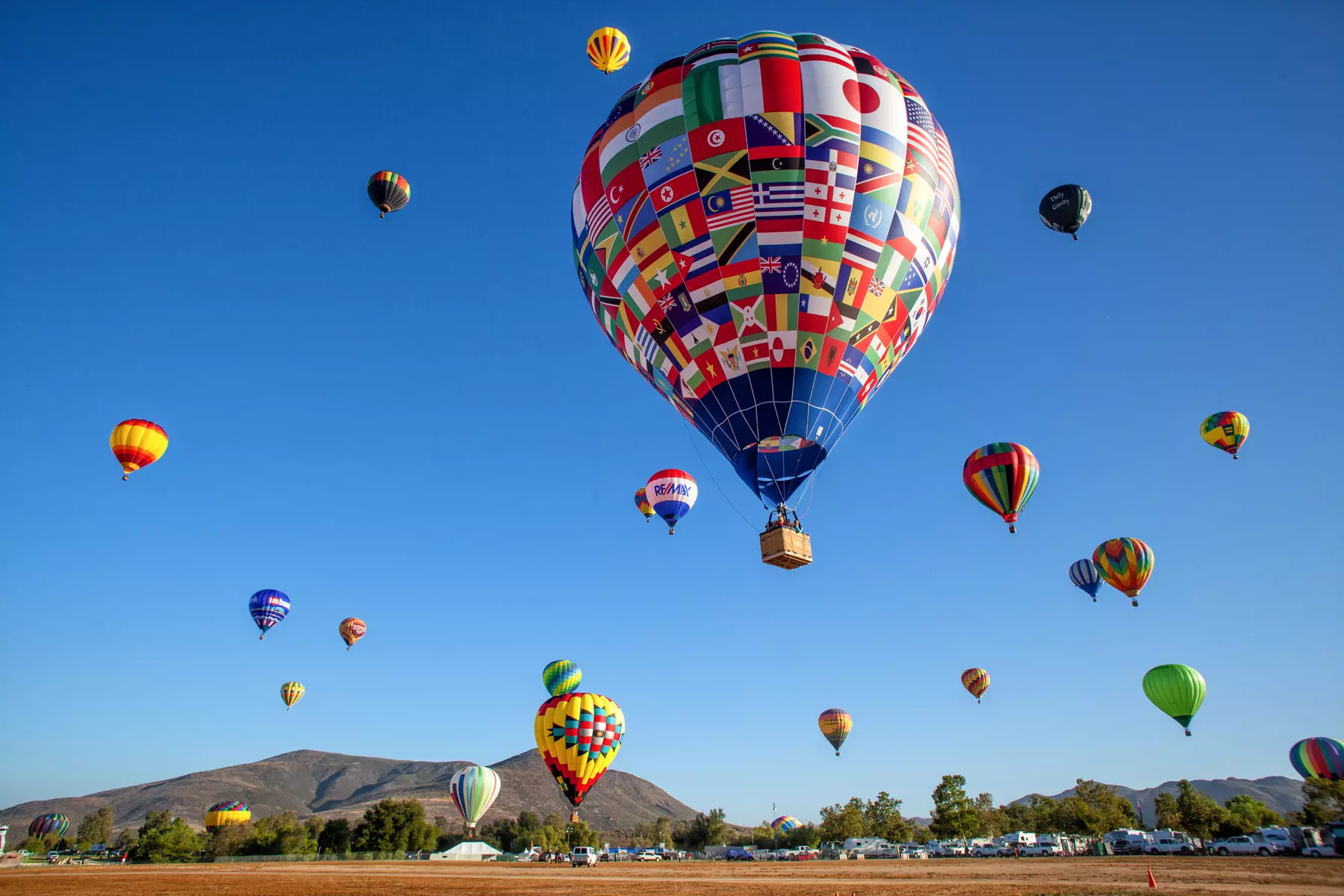 Hot Air Balloon Ride Deals w/ Wine Tasting & Souvenirs!