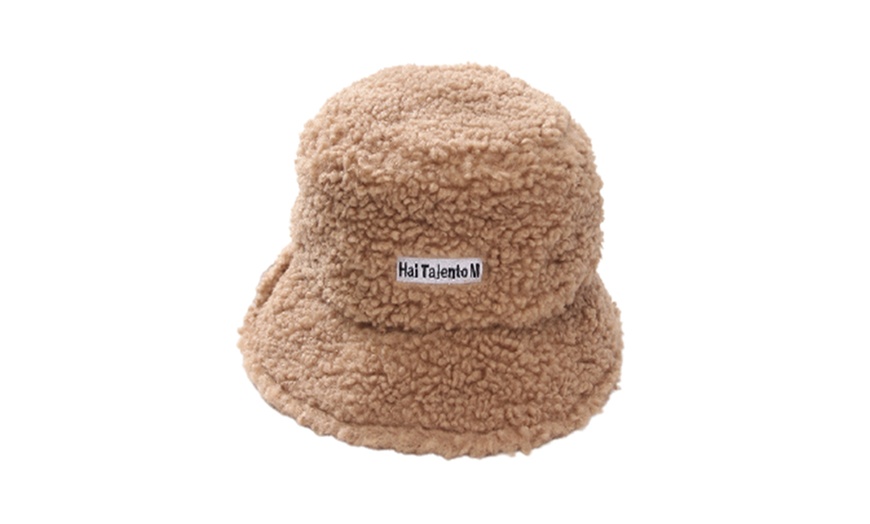 Image 8: Women’s Teddy Faux Fur Bucket Hat