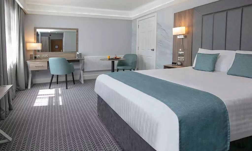 Glamorgan, South Wales: 1 Night Spa Break for 2 Food & Treatments!