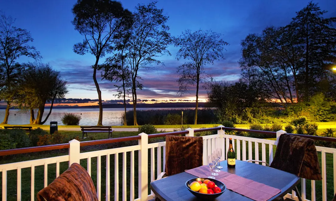 Bad Saarow: Ferienhaus für 4 oder 6 Personen mit Sauna, Whirlpool, Kaminofen & Endreinigung im Schlosspark Bad Saarow - Primary Image