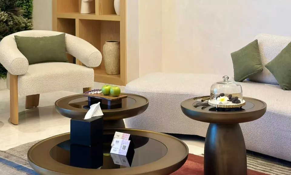 Full Set of Individual Eyelash Extensions with Eyebrow Tinting Service