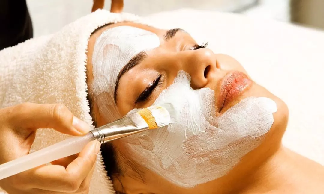 Save 51% on 40-Minute Moisturizing Facial at Amanda Montemezzo Beauty Studio Including Cleansing, Exfoliation and More - Primary Image