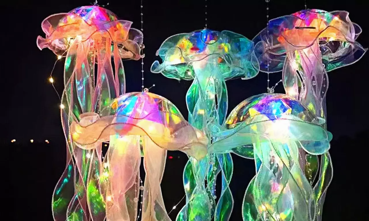 Lámparas colgantes en forma de medusa