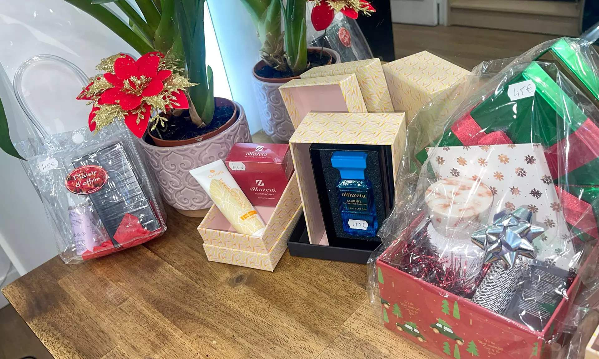 Forfait coiffure et un coffret avec parfum, soins et maquillage avec Lynda Coiffure, (jusqu'à 34% de réduction - Primary Image