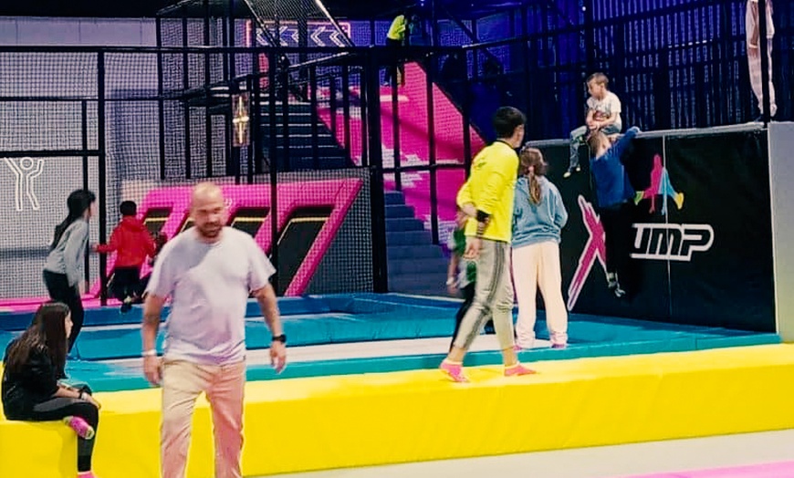 Image 11: ¡Salta hasta tocar el cielo! 1 o 2 horas de saltos en camas elásticas