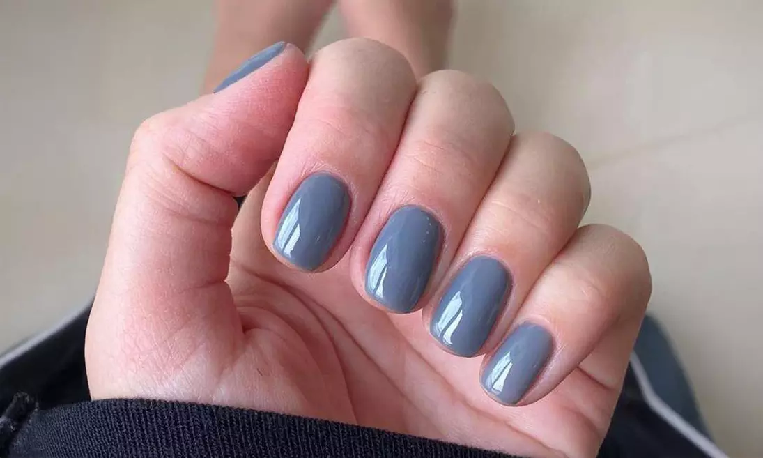 Sesión de manicura y/o pedicura con esmaltado normal o semipermanente