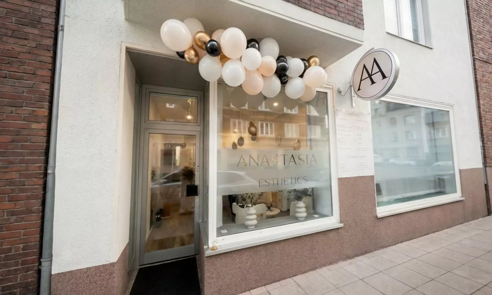 Kosmetische Fußpflege mit Fußbad, Nagellack/Shellac und Fuß-Massage