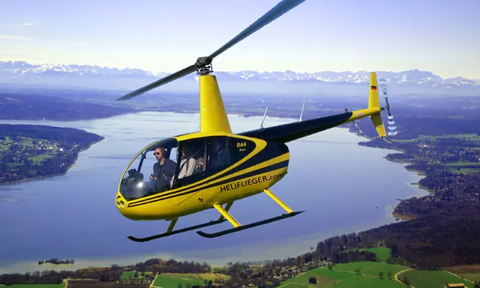 20 Min. Hubschrauber-Rundflug über das 5-Seen-Land mit Heliflieger (bis zu 23% sparen) - Primary Image