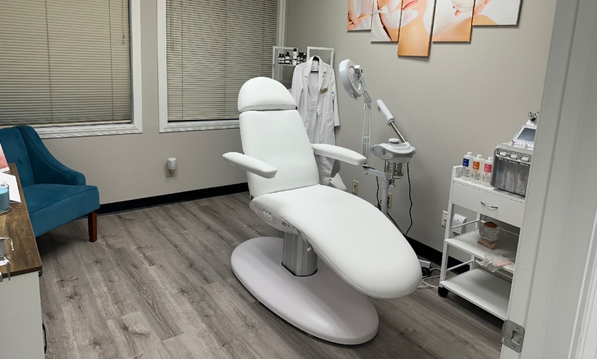 Image 2: Up to 59% Off on Microblading at Elbrow bar by Health & Glamour MD