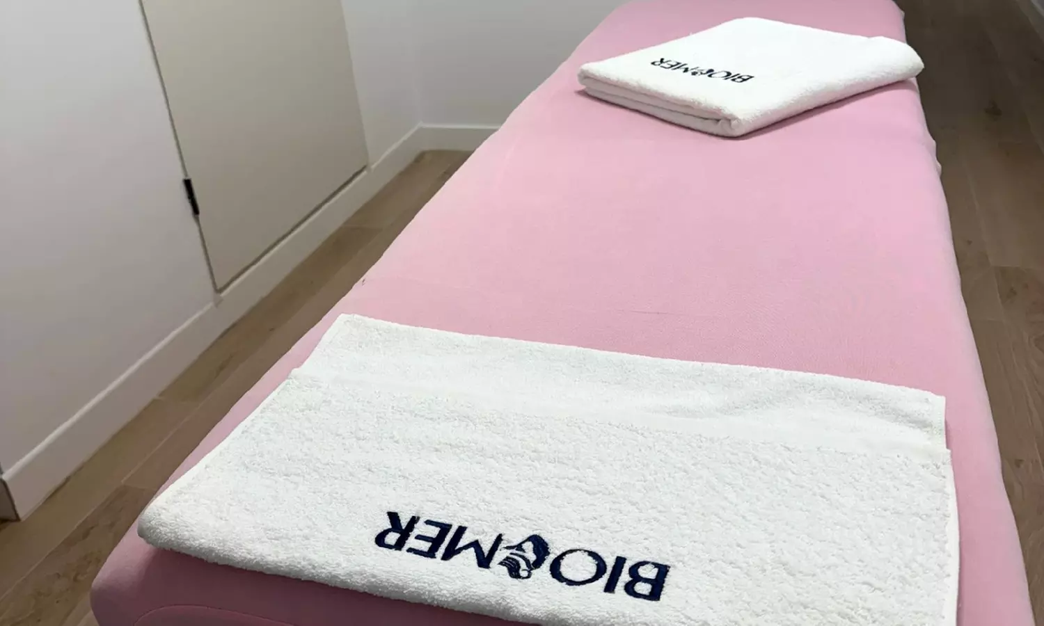 1 o 3 sesiones de pedicura con esmaltado normal o semipermanente