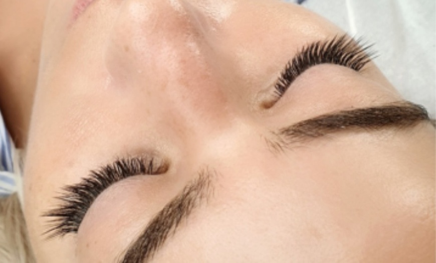 Image 3: ABT Accredited Individual Eyelash Extensions / Advanced Russian Volume