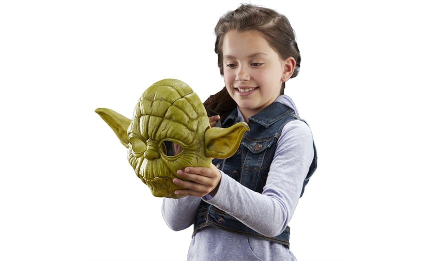 Image 3: Star Wars Yoda Electronic Mask