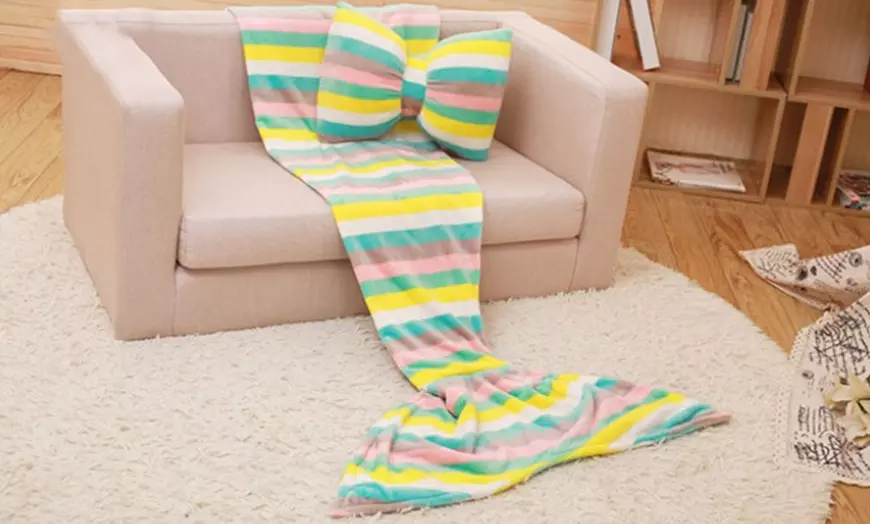 Image 6: Mermaid Blanket with Bow Cushion
