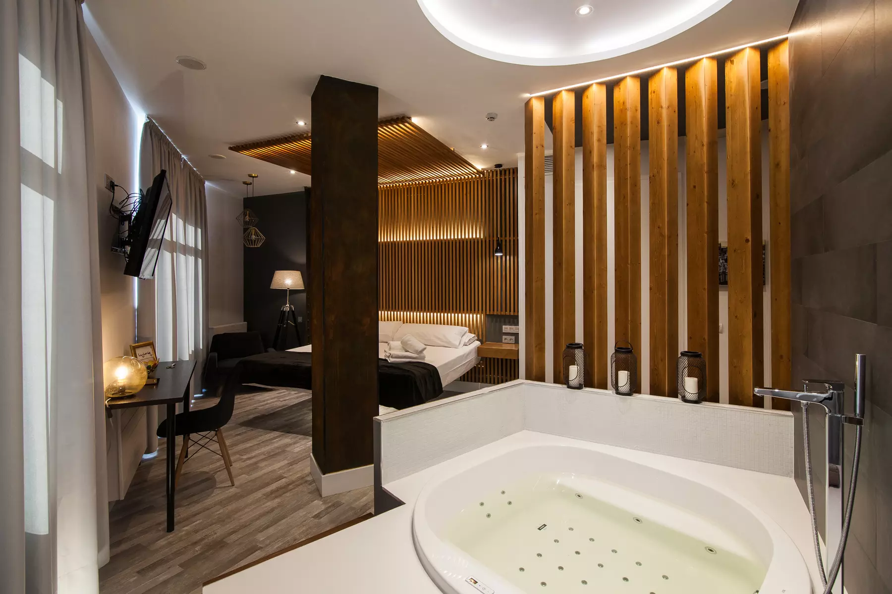 Madrid: standaard, deluxe of tweepersoonskamer met uitzicht op de stad voor 2 personen bij Vitium Urban Suites Madrid - Primary Image