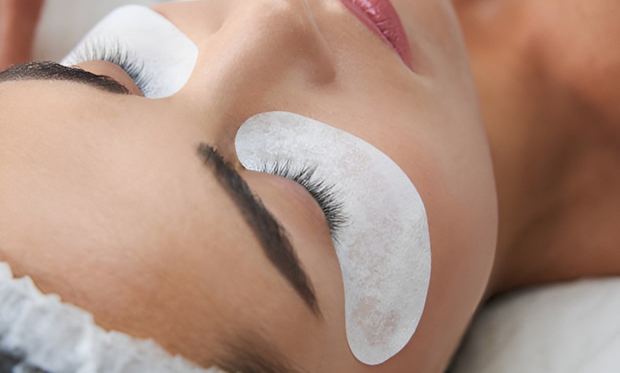 Image 2: Verzorgde wimpers en wenkbrauwen: behandeling naar keuze in Amsterdam