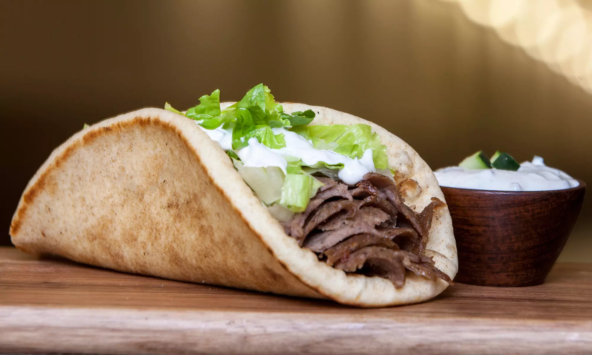 Enjoy American Casual Cuisine with Food and Drink Options