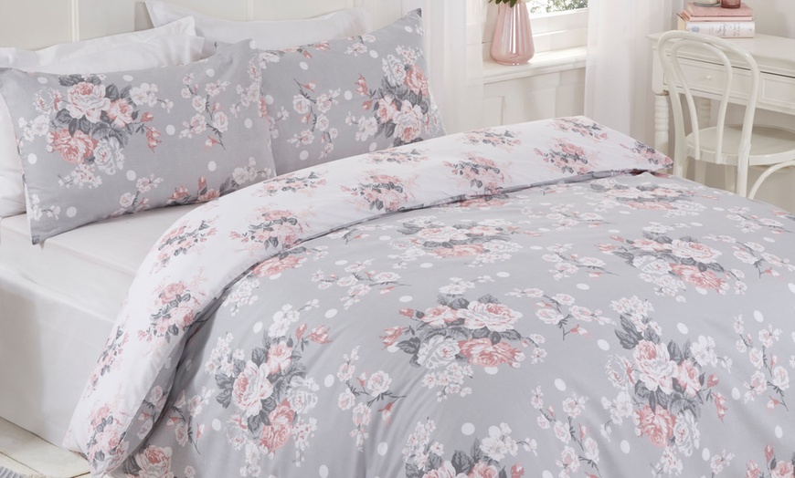 Image 1: Bouquet Reversible Duvet Set