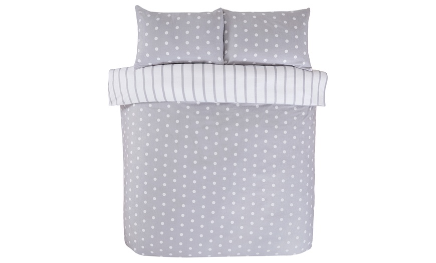 Image 4: Spots and Stripes Reversible Easy Care Duvet Set