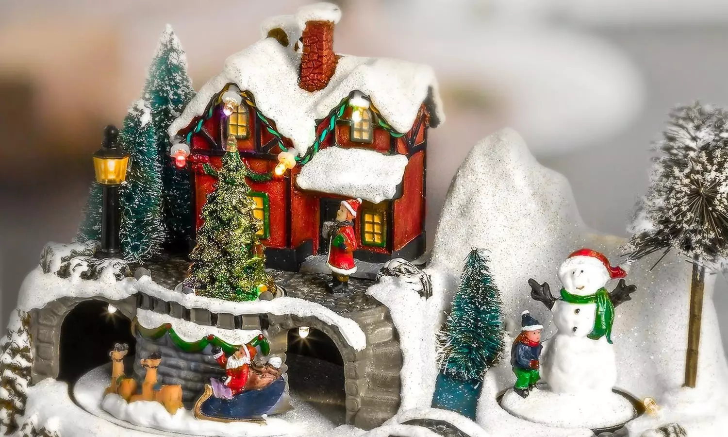 Weihnachtliche Szene mit Musik und Beleuchtung