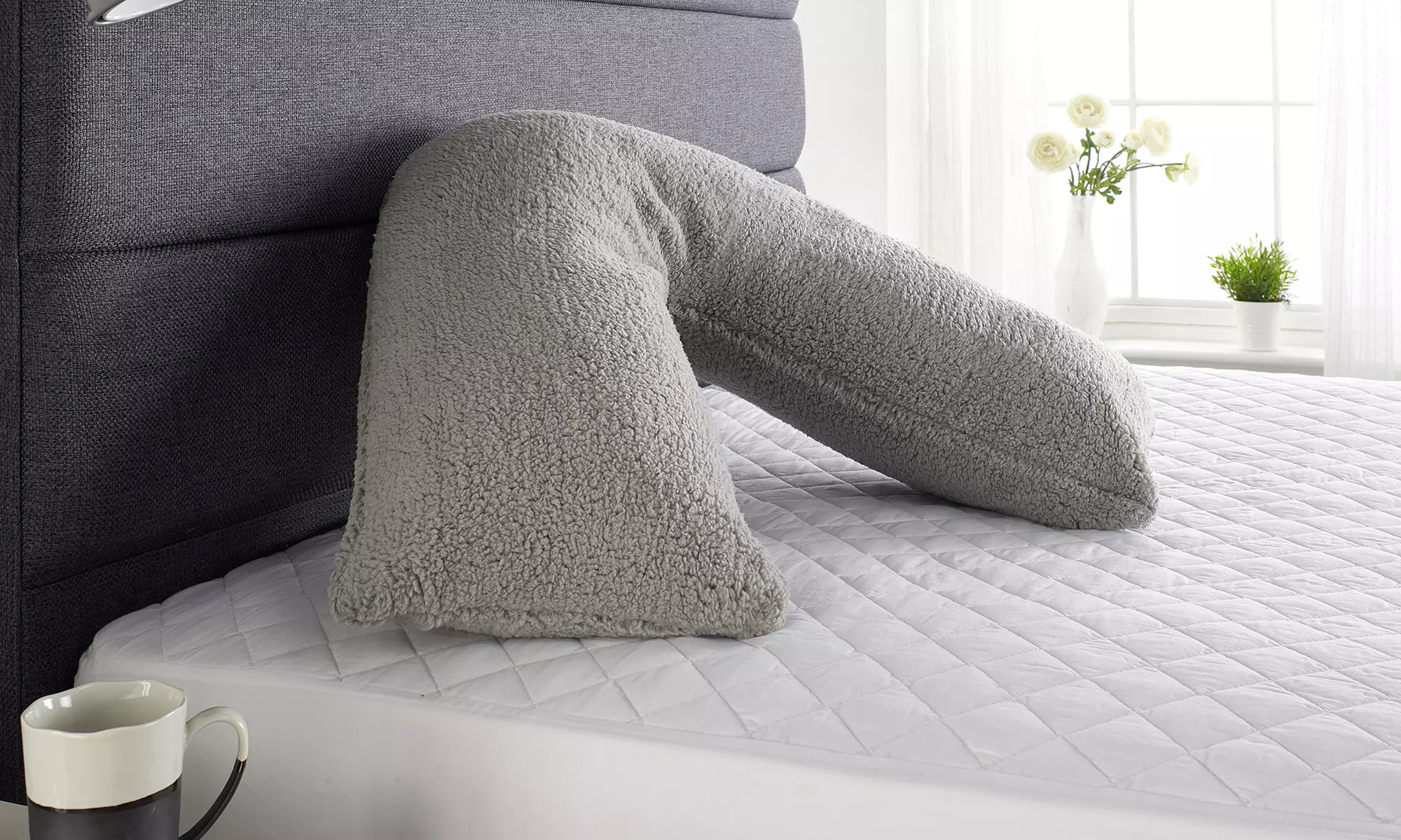 V-Pillow en polaire moelleux de la marque Downland - Primary Image
