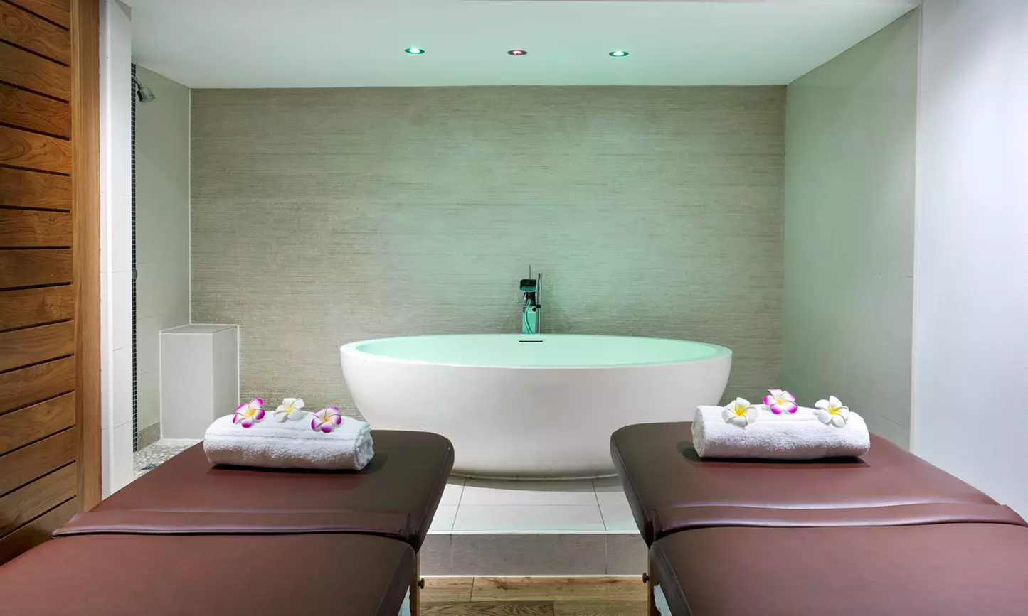 Central London: Luxury Stay with Spa Access
