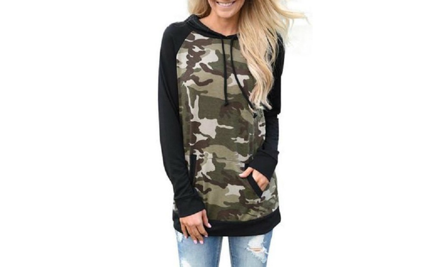 Image 2: Women's Camouflage Hoodie