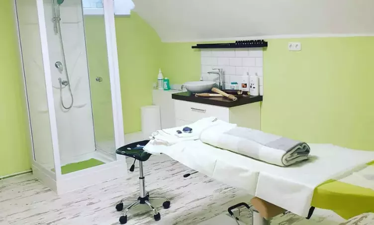 Rücken- & Arm-Massage oder Schwangeren-Massage für 1 Person