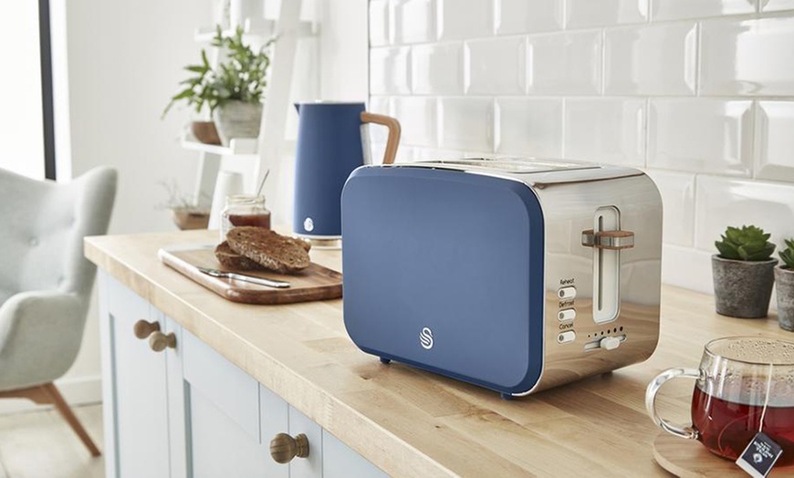 Image 10: Swan Nordic Kettle and Toaster
