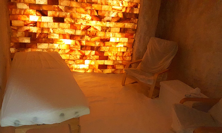 Image 5: 1 o 3 sesiones de haloterapia en cueva de sal para niños o adultos