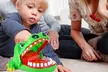 1 ou 2 jeux pour enfant Crocodile attrape-doigts - Second Medium