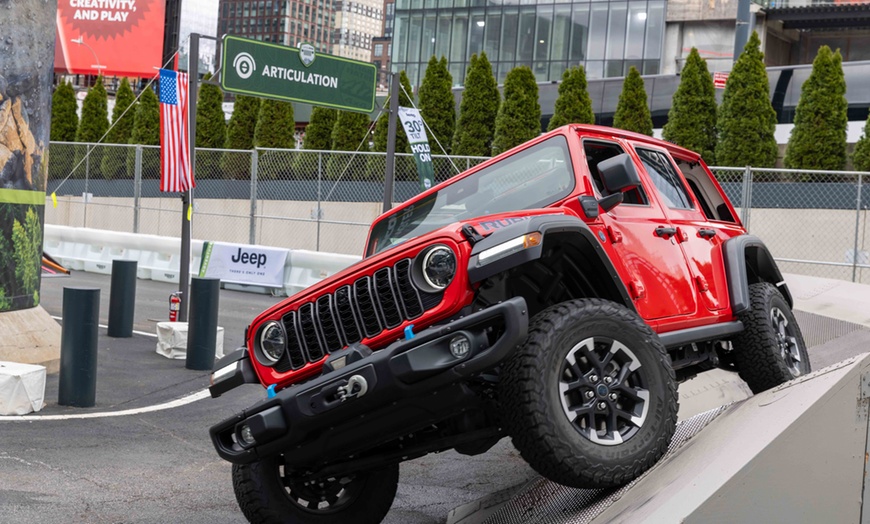 Image 2: General Admission to New York International Auto Show