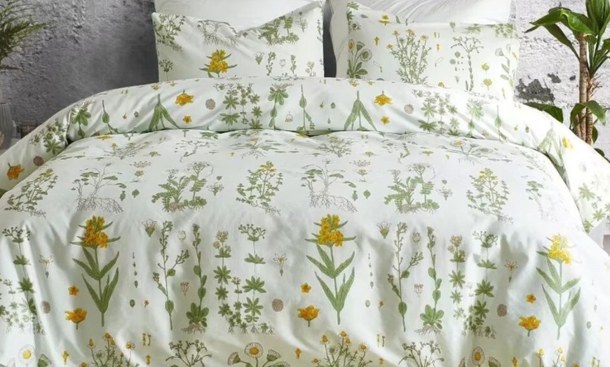 Image 2: Soft and Stylish Easy Care Duvet Sets